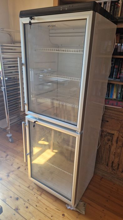 Witryna chłodnicza  ADN230/1 WHIRLPOOL w idealnym stanie