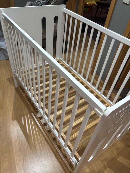 Berço bebé TRAMA + colchão + jogo de cama