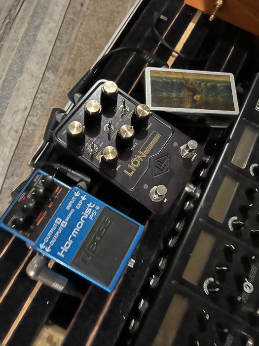 Pedais de guitarra - Line6, UAFX, Boss e Nux