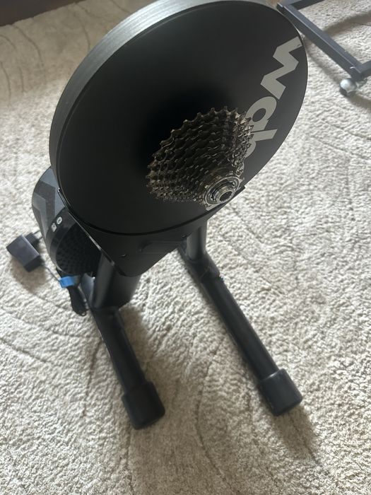 Wahoo Kickr Core Trenażer plus kaseta