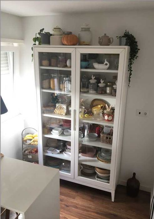 Armário branco c/2 portas em vidro, 118x203cm Ikea (madeira maciça)