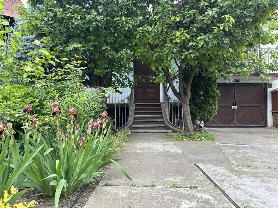 Здається будинок Центр Університет