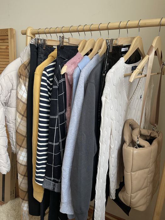 Лот жіночого одягу