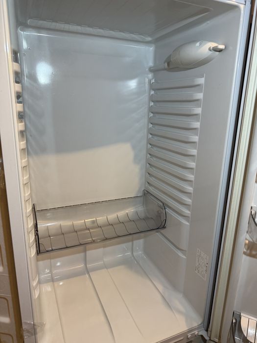 Холодильник Hotpoint Ariston RMBA 2200.L.019