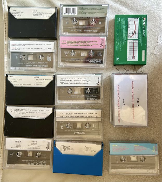 Cassetes musica gravadas e virgem