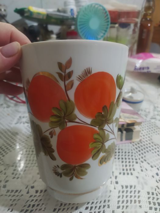 Продам вазу Шиповник,времён СССР