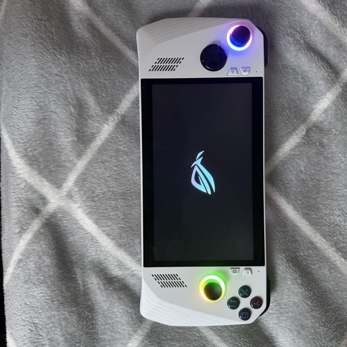 ASUS ROG Ally Z1 Extreme – stan idealny, konsola + Windows – jak nowa