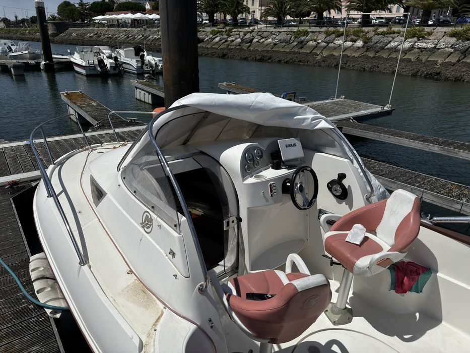 Quiksilver 620 Cruiser, motor Mercury 150hp e motor auxiliar