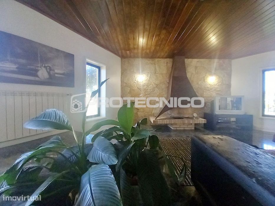 Moradia T4+1 de Luxo – Oliveirinha