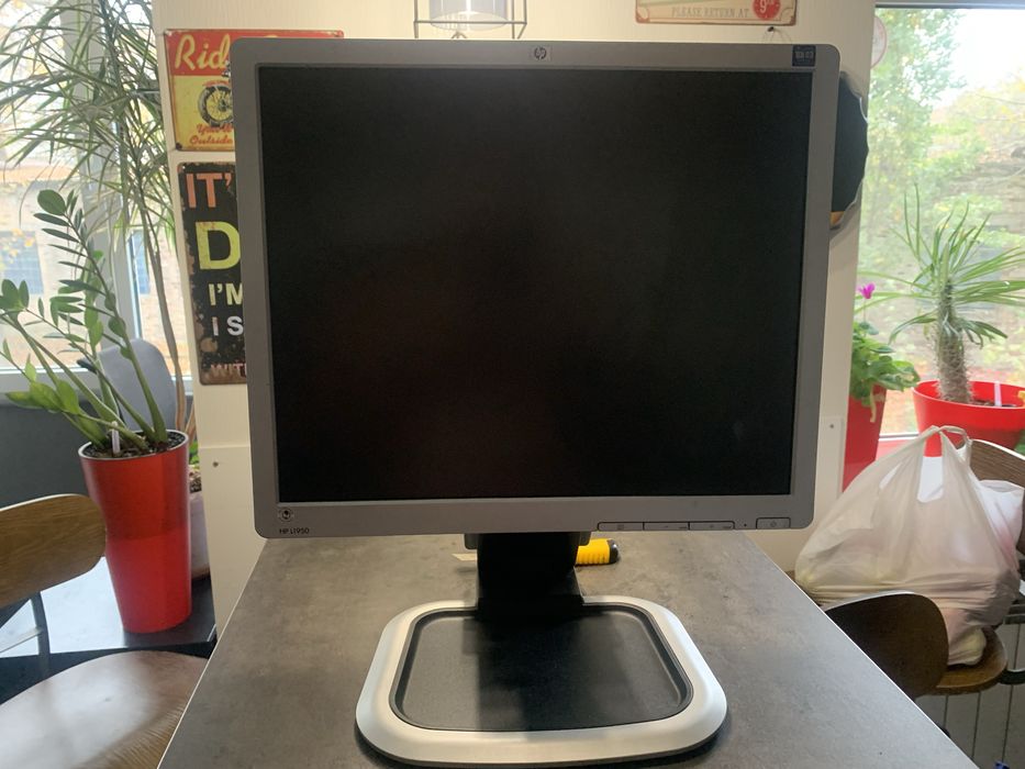 Монитор 19 дюймов HP L 1950 б/у