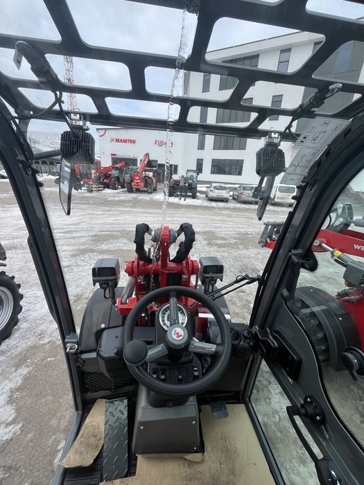 Компактний фронтальний навантажувач Weidemann Hoftrac 1280