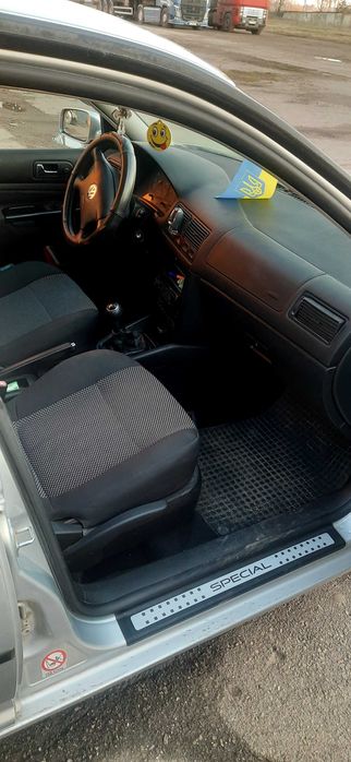 Фольксваген гольф 4 2002р 1.6 mpi