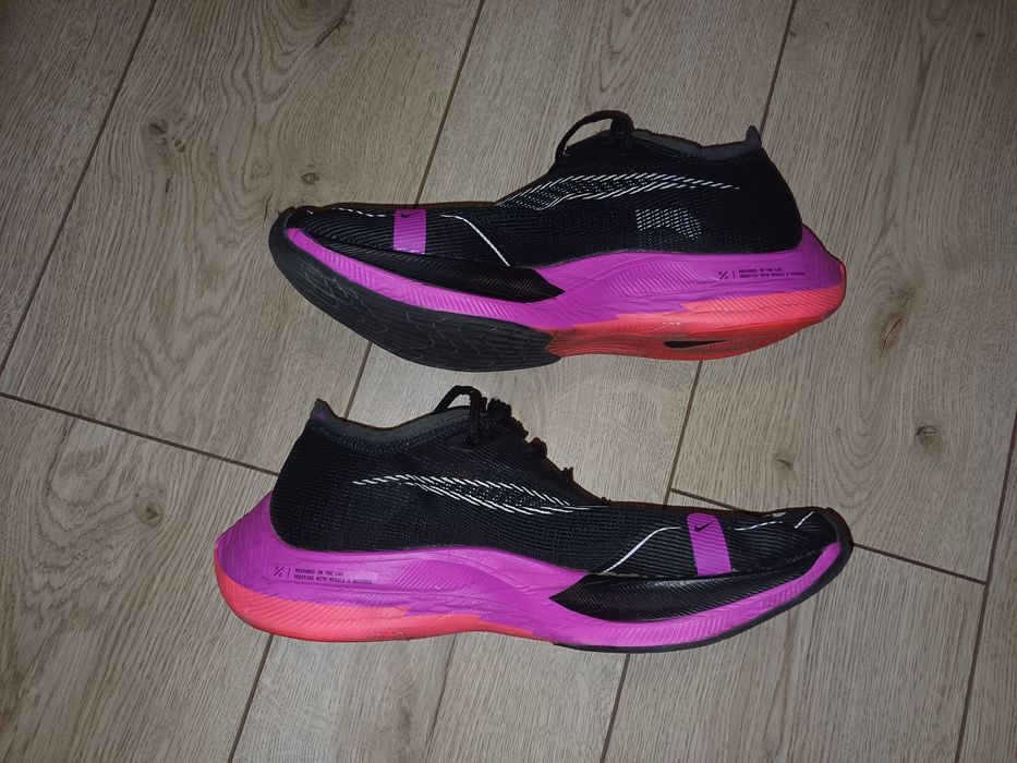 Продам кросівки чоловічі для бігу найк Nike 43
