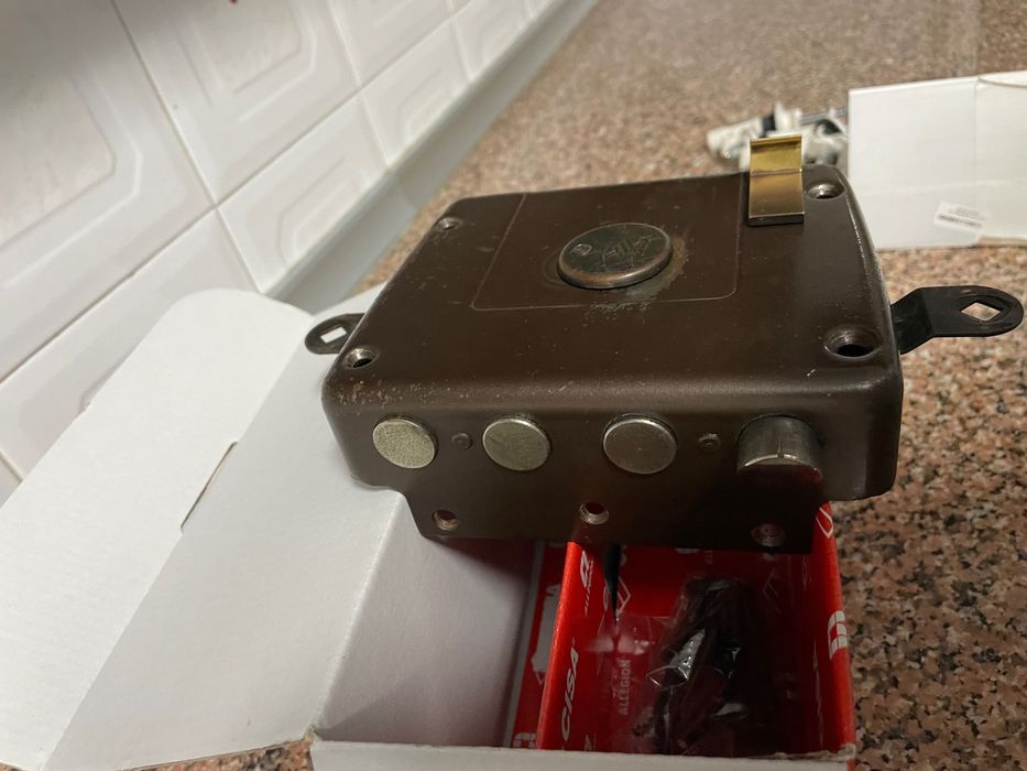 Fechadura marca CISA Esquerda