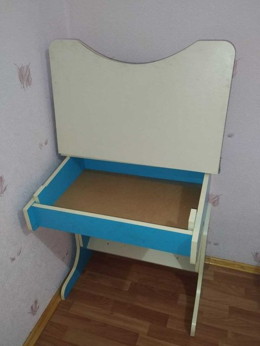 Дитячий стіл парта
