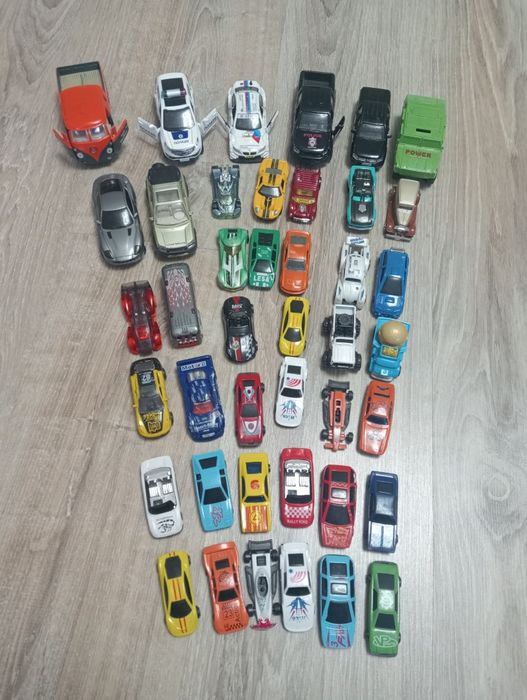 Набір машинок лотом 42шт.Kia, VW, Поліція та ін.