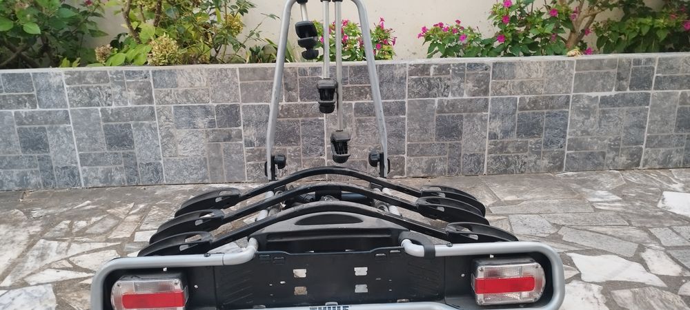 Thule  para 3 bicicletas   para bola de reboque