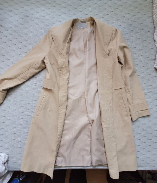 Beżowy płaszcz r. 42