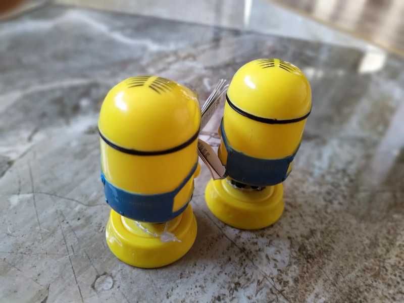 Dwie figurki minionki