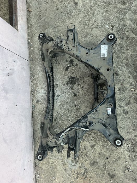 Підрамник задній Tesla model3