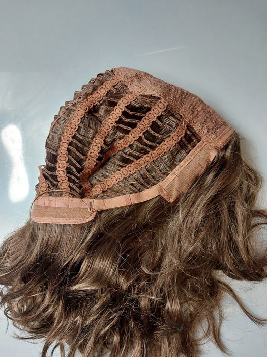 Nowa peruka brązowa falowana stfantasy jak ludzkie włosy