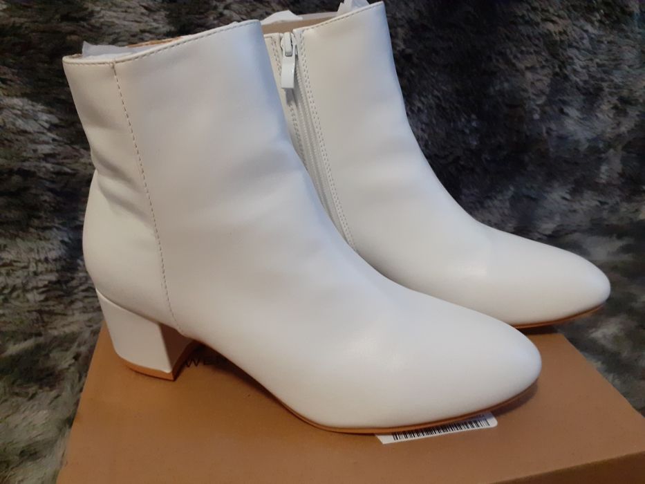 Nowe biale buty za kostke rozmiar 39 firmy boohoo