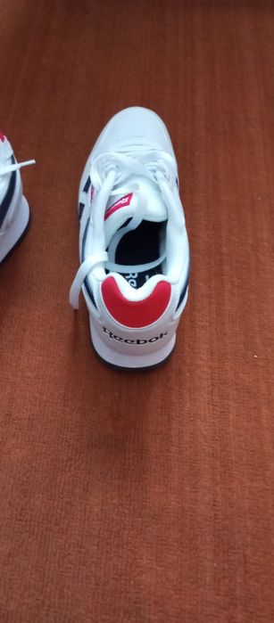 Продам кроссовки