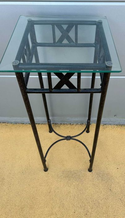 Mesa em vidro + apoio + espelho