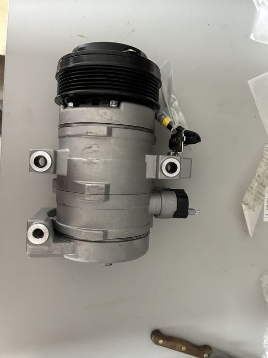 Ford f150 5.0 Sprezarka klimatyzacji nowa