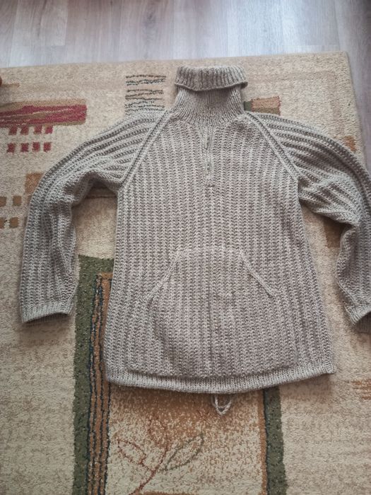Шерстяной свитер.