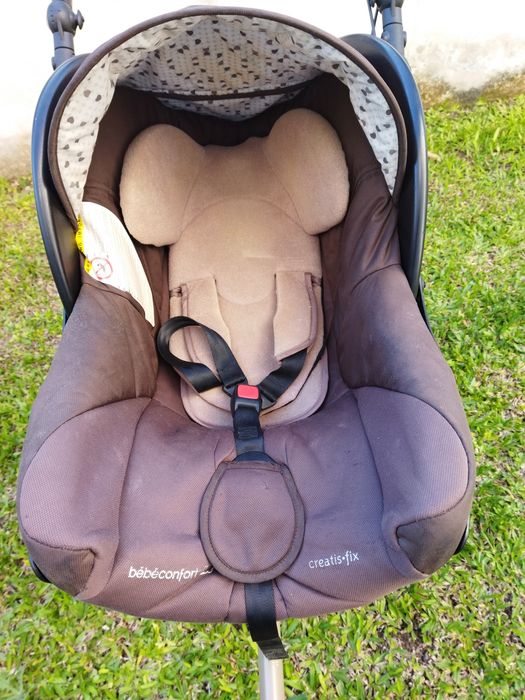 Carrinho de bebê com babycok.64751402685570126