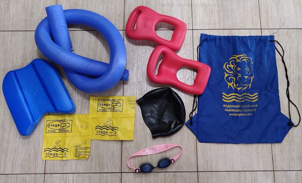 Набір для занять плаванням та аквафітнесом.