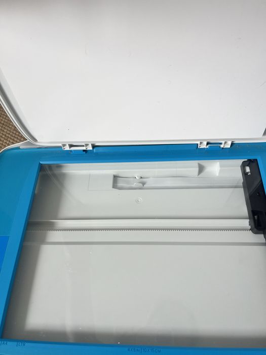 Impressora HP branca e azul