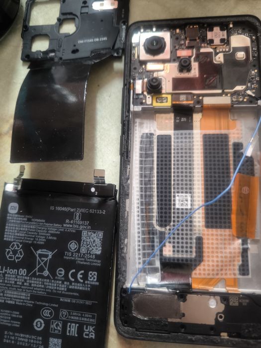 Sprzedam telefon Xiaomi Redmi Note 13 Pro+ 5G na części. Jest uszkodzony.