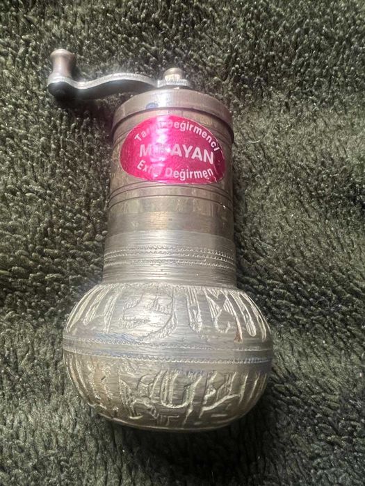 Мельница для специй в османском стиле из латуни