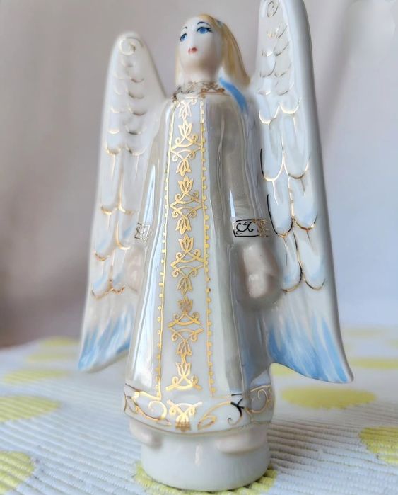 Фарфорові янголи, Коростень, початок 2000-х