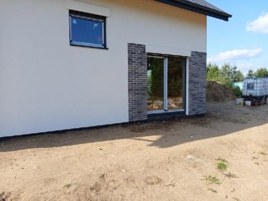 Sprzedam domek stan surowy zamknięty.