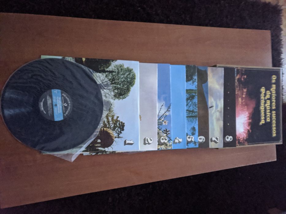 *Vendo coletâneas em vinil*