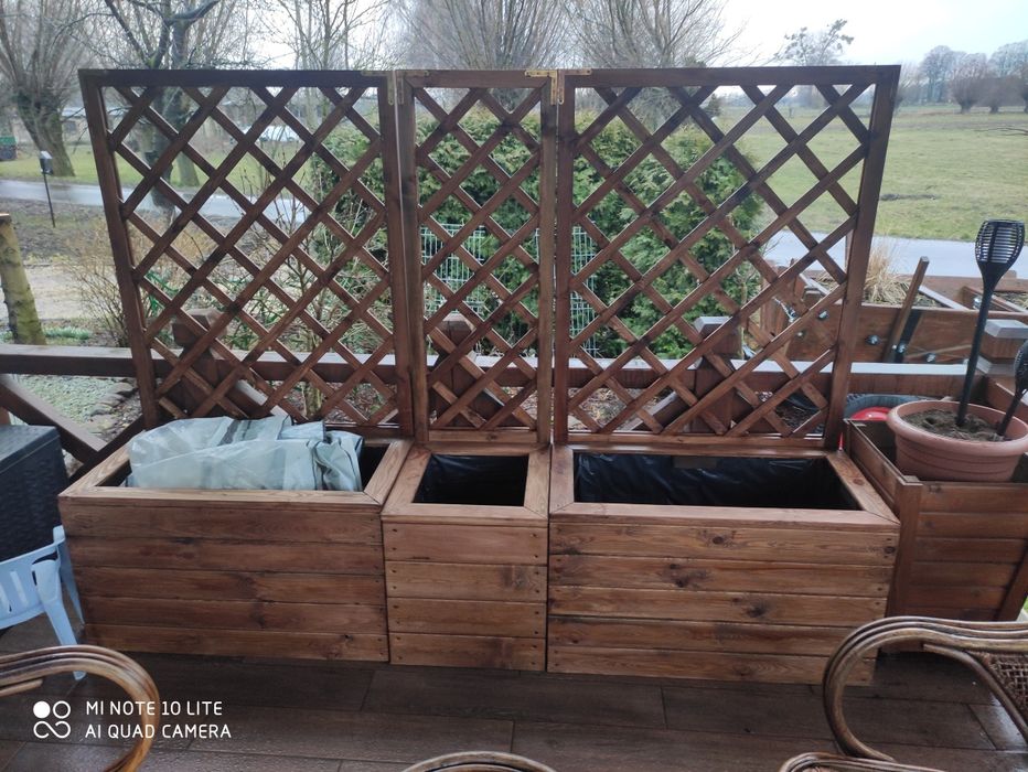 Donica drewniana z pergolą