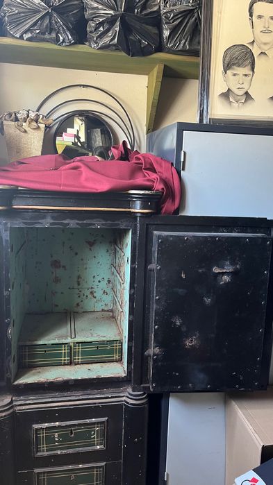 cofre antigo em madeira