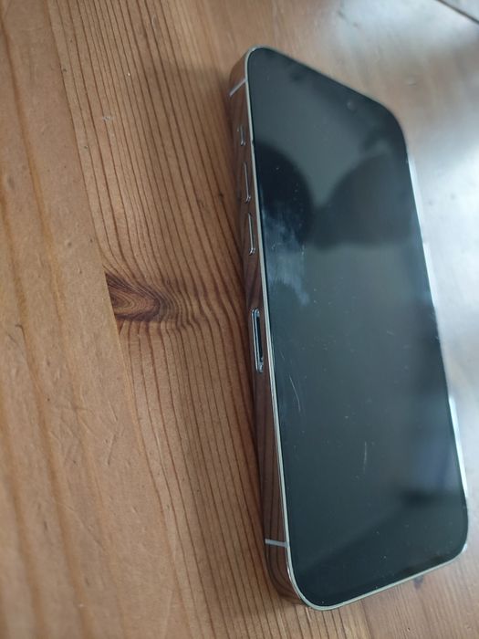 iPhone 14 Pro uszkodzony