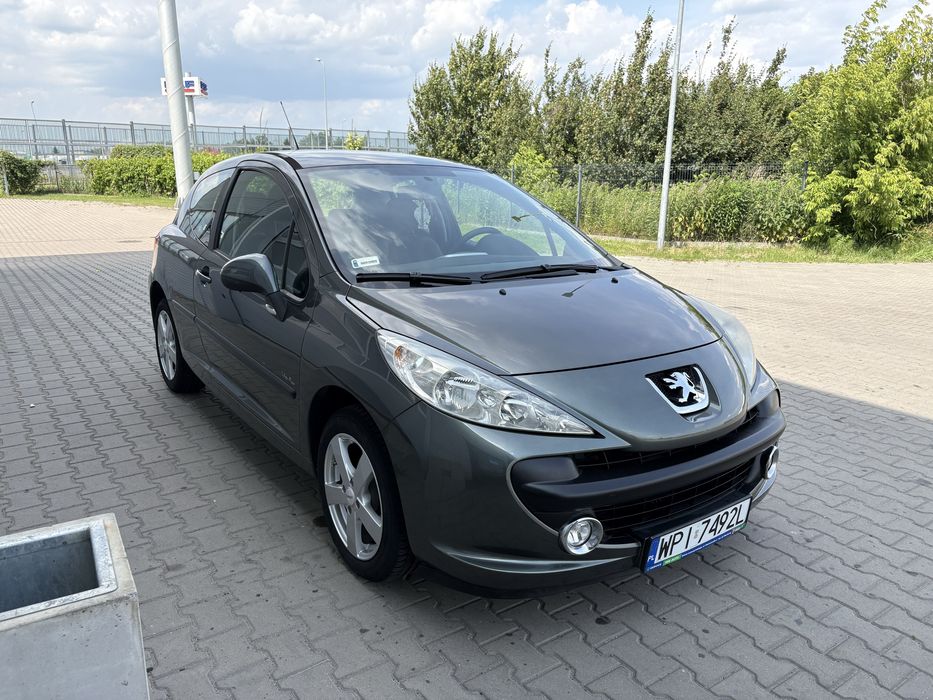 Peugeot 207 1.4 benzyna 2009r klima