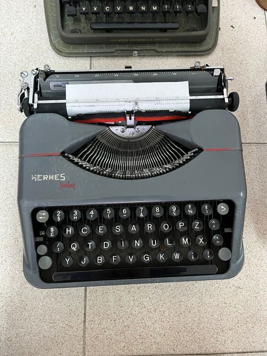 Maquina de escrever antiga