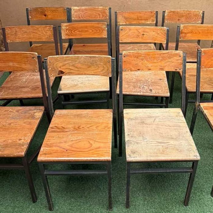 Cadeiras escolares antigas 12 unidades