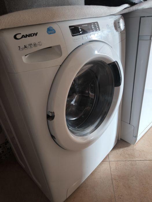 Máquina de lavar loiça Whirlpool e Máquina de lavar roupas Indesit 7kg