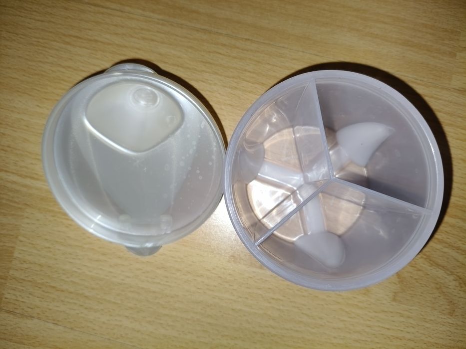 Zestaw Avent laktator, butelki, pojemniki na pokarm