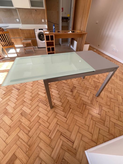 Mesa de vidro extensível