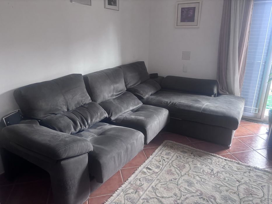 Sofa reclinavel e com assentos extensiveis. .