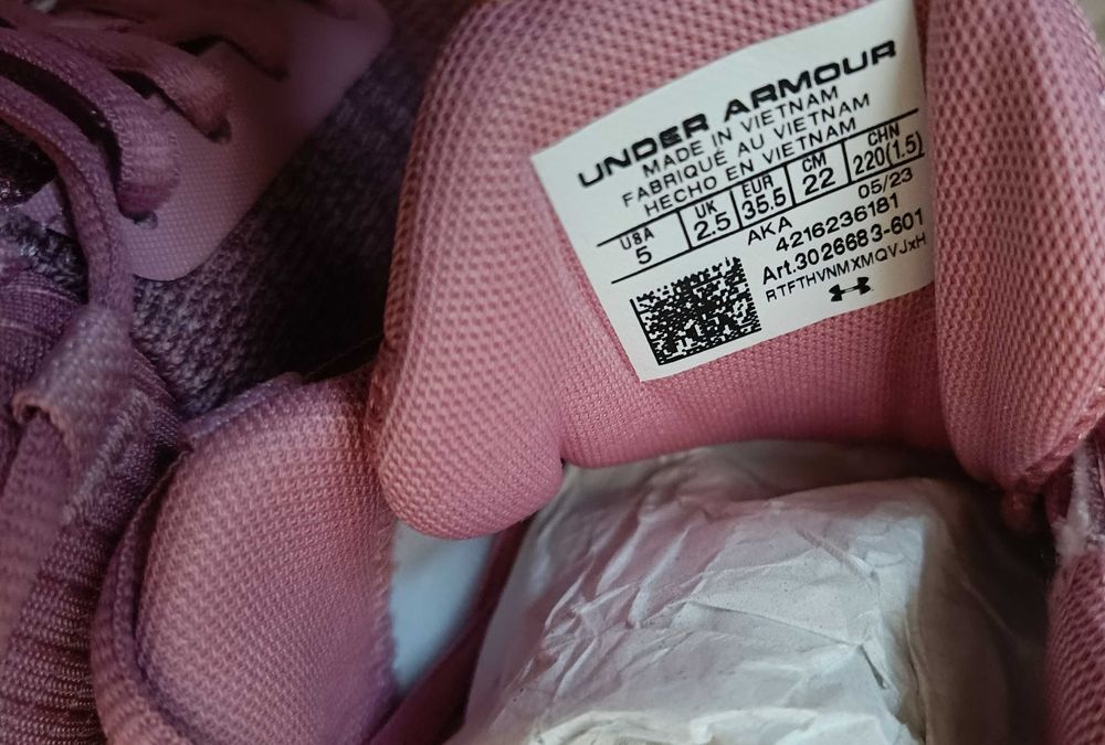 Buty damskie wiosna różowe . Firma" Under Armour""