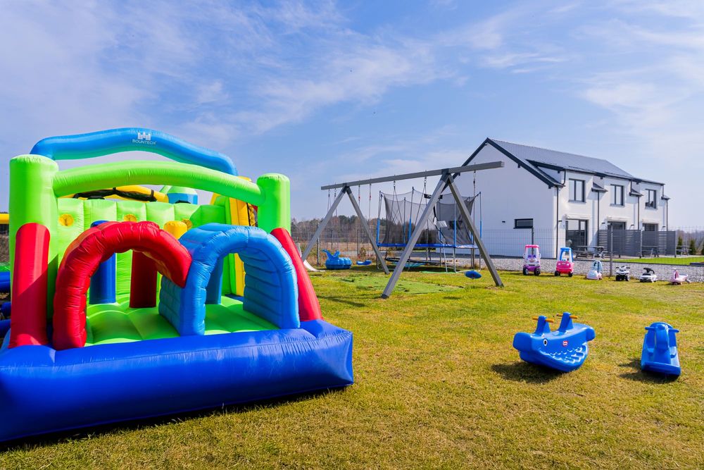 Karwia Apartamenty i Domki – Basen, Sauna, Jacuzzi i Parking w Cenie